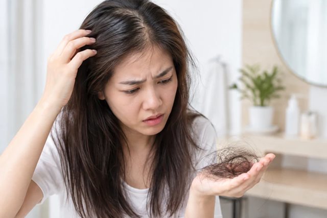 8 nguyên nhân tiềm ẩn gây rụng tóc, hói đầu và cách khắc phục